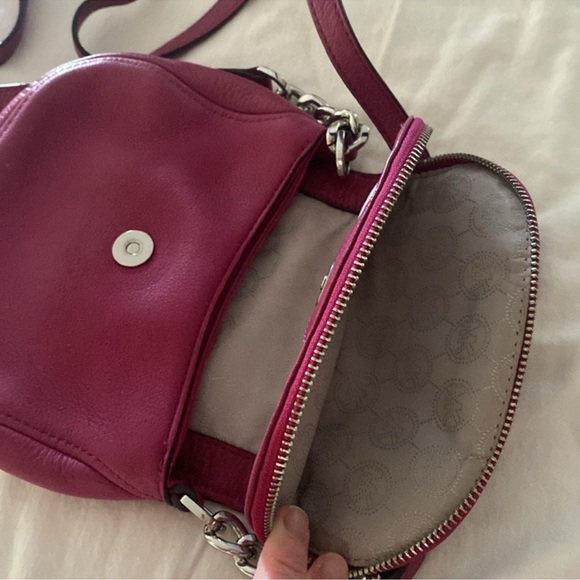 Micheal Kors Fushia Shoulder Bag - Picture 2 of 6